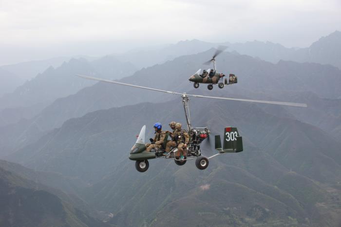 �C����������C