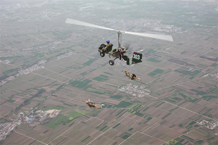 �C����������C