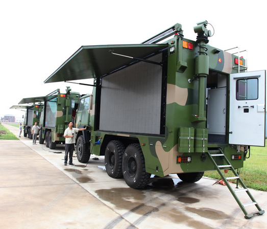 ܇(ch��)�dʽLED����Ļ�ߴ������2��4�ף�